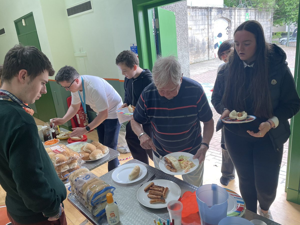 PilmenyDevProj's tweet photo. NEW SPINS ON FIRE ๐ฅ
what a team bringing the best BBQ vibes to Leith ๐
Partnership project @CitadelYCLeith ๐ค
#intergenerationalpractice https://t.co/ofNEDCAWAM