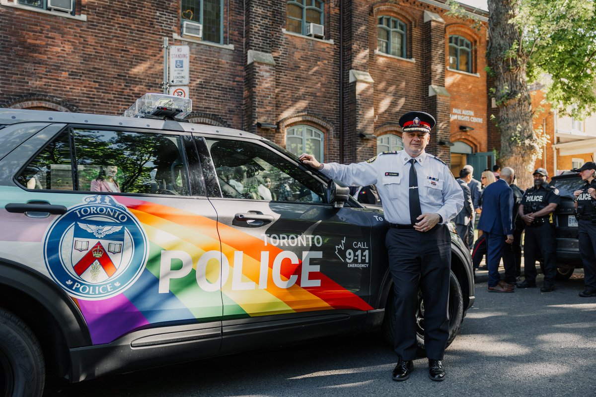 A new Pride police vehicle was unveiled at the Chief's and @TPSBoard Pride reception #HappyPride2023 
tps.ca/media-centre/s…