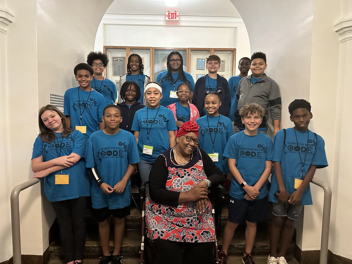 shebriej's tweet photo. This week has been beyond amazing w/ @cpsedtech & @CEISMC! All the connections, researching, creativity & collaboration has given our future ideas they would have never thought of w/o this experience. #ncssbethebest #NewtonKidsCode #ncsst4t
@MrsMathTech @writeright_now https://t.co/CpMpGIlNX7