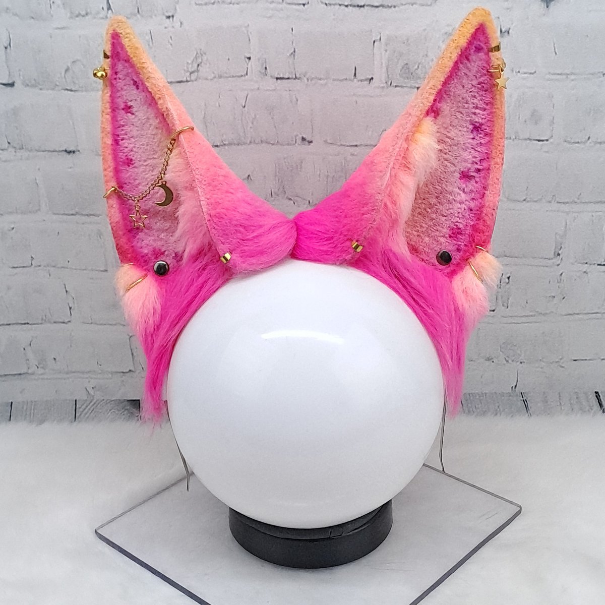 thewaifustore's tweet photo. The gorgeous mango sunset fox ears. A custom from last year but something we would LOVE to make again. Want this in the store? #cosplay #kawaii #wolfears #foxears #kitsune #fauxfur #handmade #sinpai #thewaifustore https://t.co/f471xYNkXM