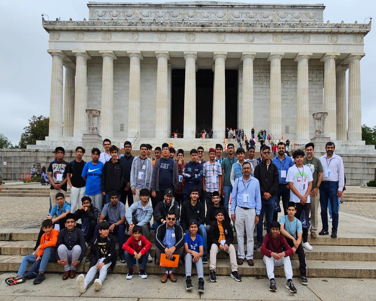 FazlMosque's tweet photo. More than 120 Waqfe Nau @waqfenauusa boys and girls from all over the USA toured the nation's capital the past two days and visited the historic @FazlMosque https://t.co/aWThAb6Qr8