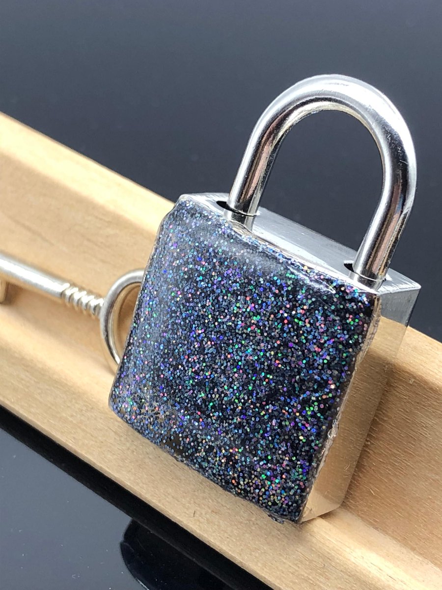 collared_s's tweet photo. Excited to share the latest addition to my #etsy shop: Halo Glitter Black Base Locking Clasp Lock WYSIWYG **ready to ship** https://t.co/3dFGGQmSqS #heart #lockingclasp #lock #bdsmcollar #discretelock #daywearcollar #resin #zincalloy #aislinnscollared https://t.co/K1dolin9Hc