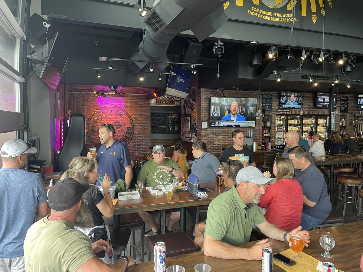 NET3140's tweet image. We had a great time catching up with with everyone who came out to our quarterly happy hour last night! Summer time is officially upon us here in Wisconsin. ☀️