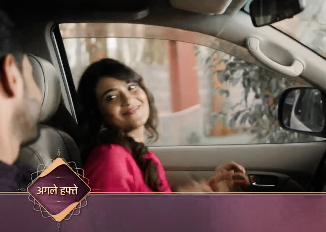 Ridzupie's tweet image. Viaan Clownvanshi thought Katha is giving him a goodbye hug while she was trying to take her stuff from the back seat 😭😭😭
Viaan yaar bas kar do 😭😭

#KathaAnkahee #Kaviaan