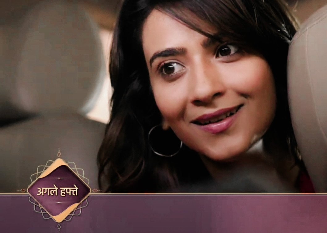 Ridzupie's tweet image. Viaan Clownvanshi thought Katha is giving him a goodbye hug while she was trying to take her stuff from the back seat 😭😭😭
Viaan yaar bas kar do 😭😭

#KathaAnkahee #Kaviaan