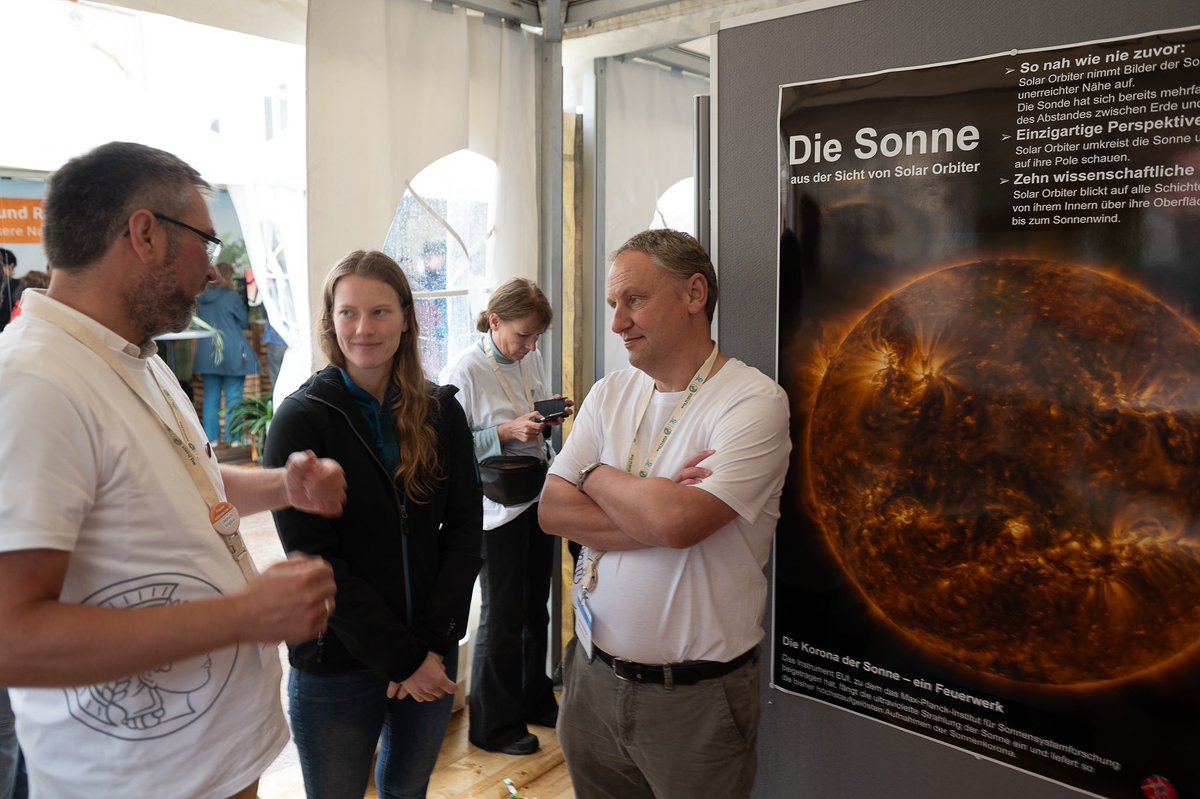 mpi_nat's tweet photo. 📣 Listen up, science enthusiasts: Visit us until 7 pm at the #ScienceMarket in front of the old town hall in #Goettingen. For young and old, there is something exciting for everyone🙂! #MaxPlanck75 #MaxPlanckDay https://t.co/3qvywNxxBU