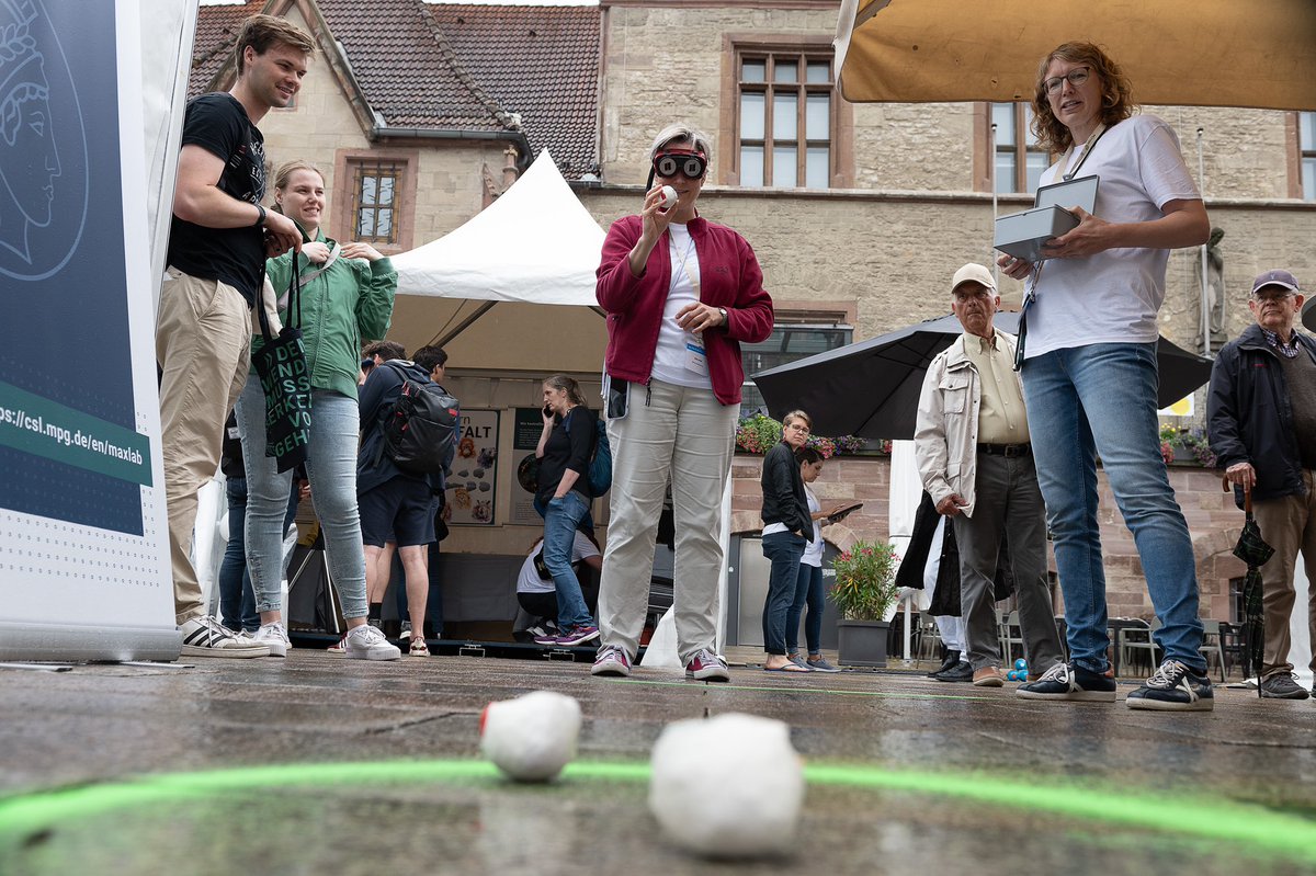 mpi_nat's tweet photo. 📣 Listen up, science enthusiasts: Visit us until 7 pm at the #ScienceMarket in front of the old town hall in #Goettingen. For young and old, there is something exciting for everyone🙂! #MaxPlanck75 #MaxPlanckDay https://t.co/3qvywNxxBU