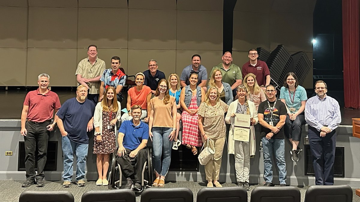 HagerScienceGC's tweet photo. Congratulations to our science coordinator, Elena Cascio, on her retirement. Wishing her all the best! Have a great summer, GC! @GCUFSD @Garden_City_HS https://t.co/rswfzZnSdQ