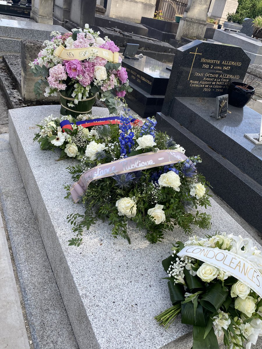 Au revoir Mme @Claude_Sarraute merci de nous avoir tant fait rire pas très loin de la tombe du regretté Pierre BÉNICHOU #ClaudeSarraute Claude #Sarraute @GrossesTetesRTL @ruquierofficiel @rtl #RADIO cimetière du #Montparnasse Paris