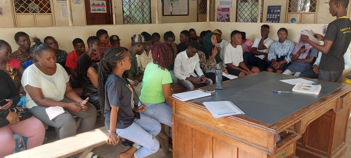 SrhKenya's tweet photo. KESCO in partnership  with Junda Dispensary conducted a health education forum to adolescent and young people residing in Kisauni on STIs and its prevention. 

AYPS were reached with information and IEC materials.
@ahfkenya 
@DoHMombasa 
@MombasaYACH 
@one2oneKE https://t.co/T5mVwWfCee