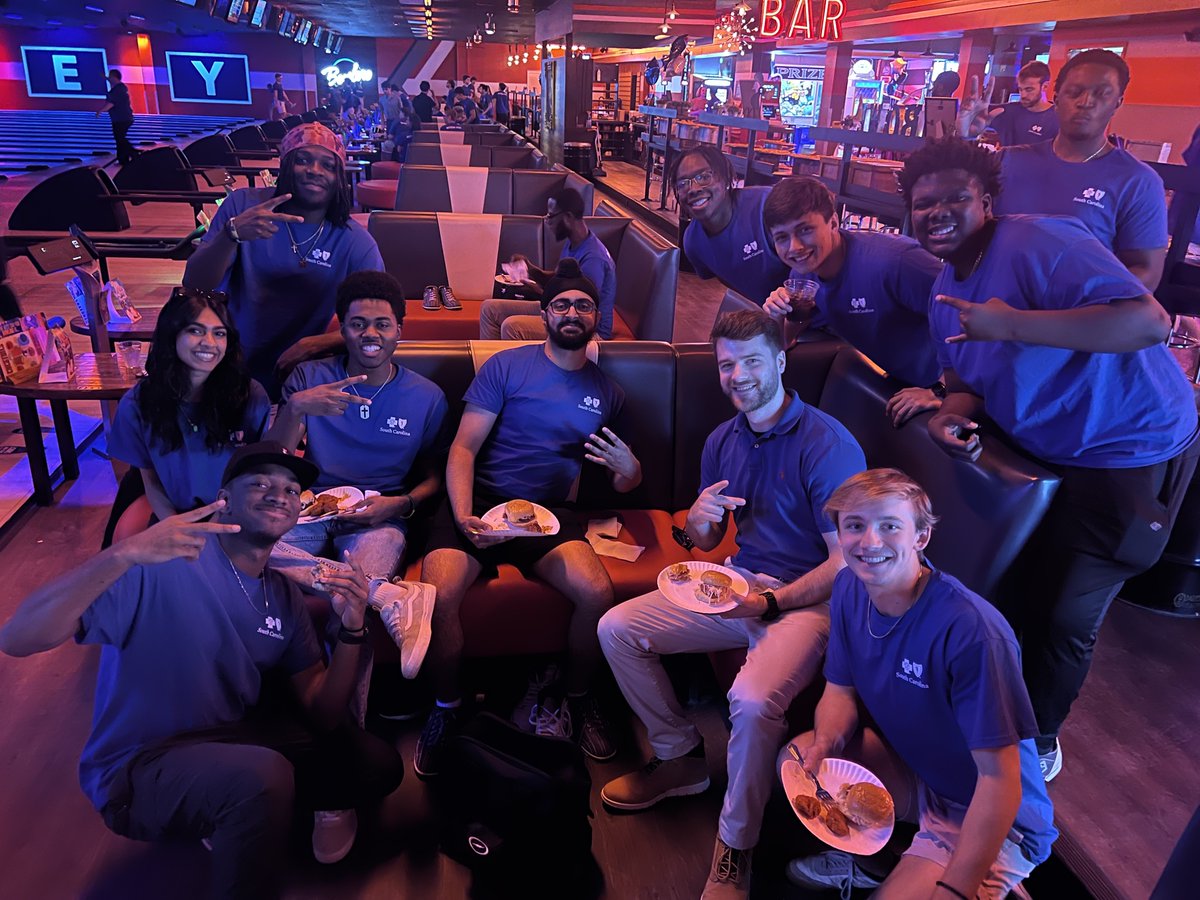 bcbssc's tweet photo. Work can be fun and games. 🎳
Our #interns spent the afternoon networking and bowling. Inside the office, they're getting hands-on training across our company working in accounting, marketing, HR, information technology and more.
#LifeAtSCBlueCross https://t.co/8fkMMAgSl7