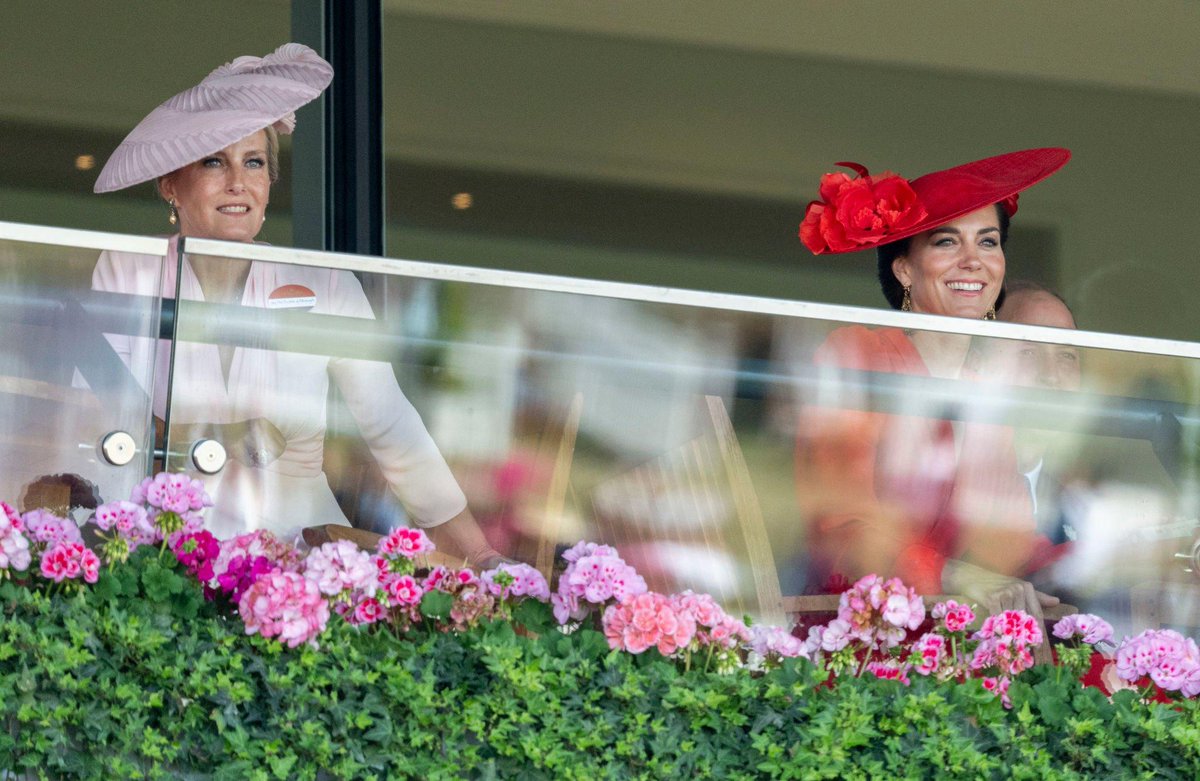 They're definitely the best of friends! #duchessofedinburgh #princessofwales #duchesssophie #princesscatherine #sophierhysjones #katemiddleton #catherinemiddleton #royalfamily #royals📷 #britishroyalfamily