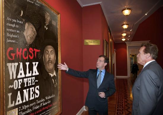 brightonghost's tweet photo. BIG ARNIE TAKES A KEEN INTEREST IN THE GHOST WALK OF THE LANES

"I'll be back!"

https://t.co/CgaOh0PbHv
#ghostwalkbrighton #thelanes #brightontours #robmarks #paranormal https://t.co/MaR56R0YYj