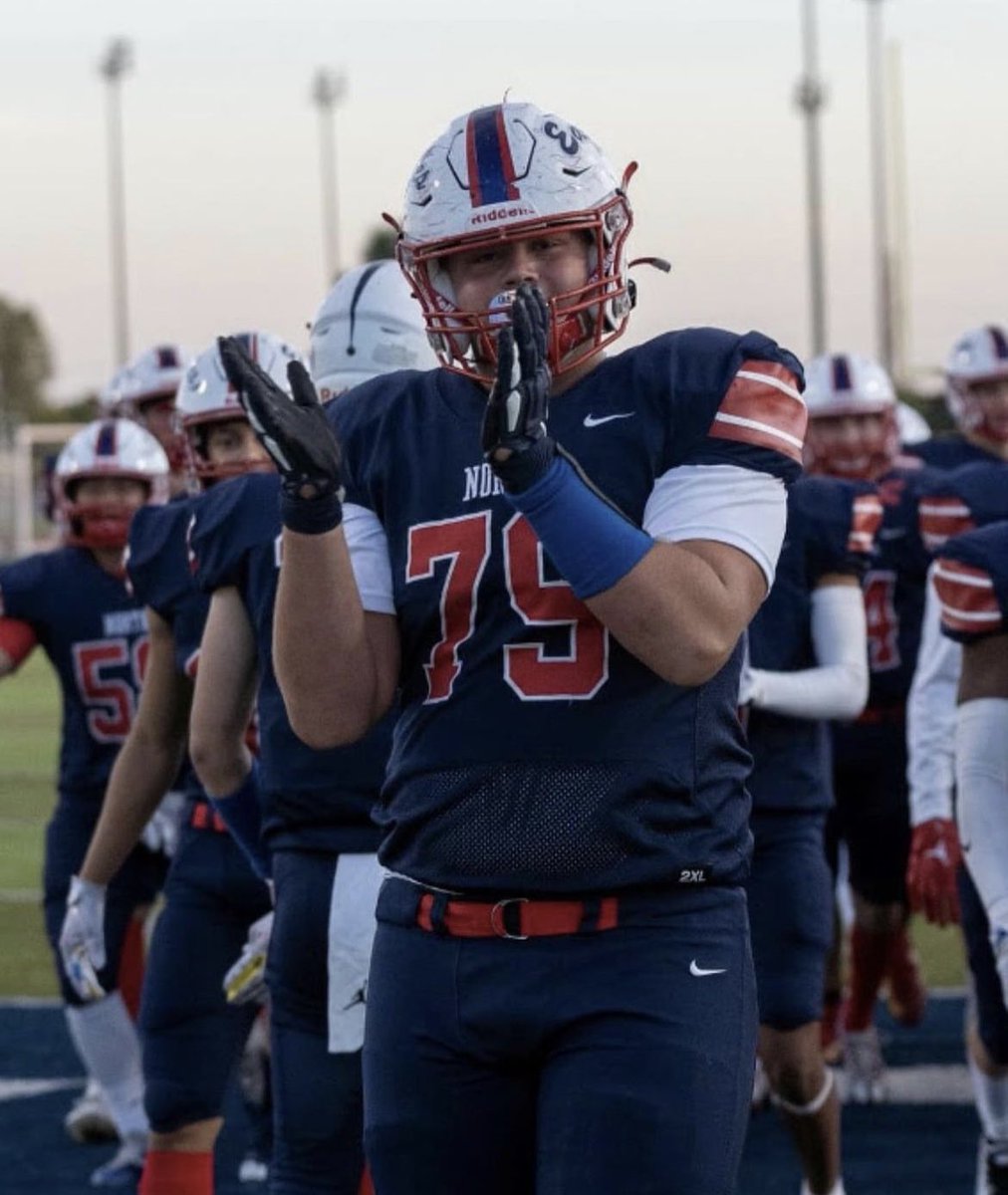 Braden Hales of Olathe North is the only returning SIK 6A First-Team All State offensive lineman this fall 🏈 

Hales was the only junior along with seven seniors on the first team. He will look to pave the way for the Eagles’ offense.

#sportsinkansas