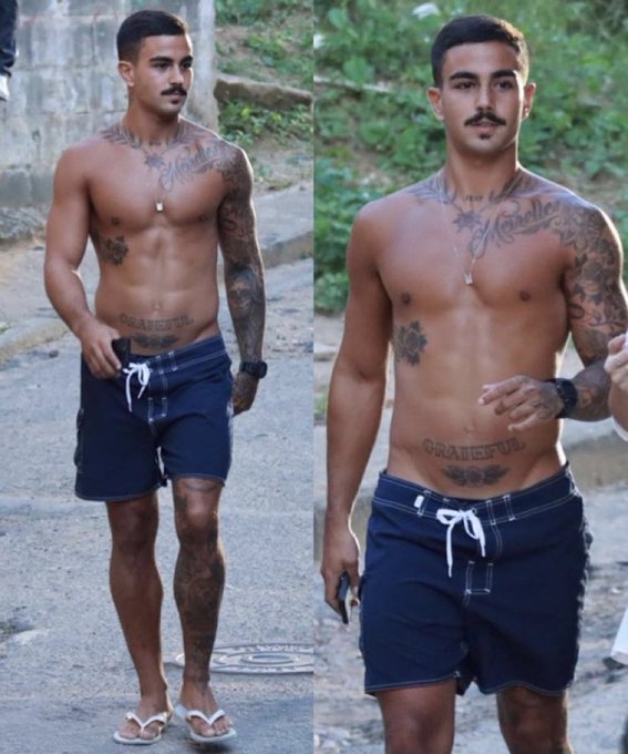 esse homem &eacute; t&atilde;o gostoso que n&atilde;o precisava nem de beco pra eu mamar ele https://t.co/8CpwKjzg6H