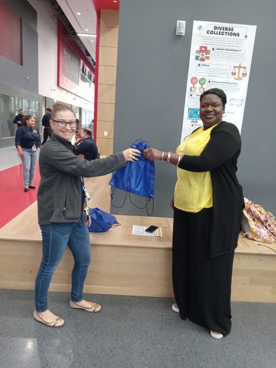 Congratulations to Tukeya Mackey for being the 🥇 person to sign in to the #HISD_E3 event! She won a 🛍️ filled with goodies!