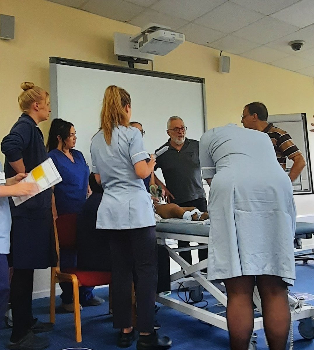 #CRH annual PRES Simulation day. A relaxed atmosphere created to tackle complex paediatric cases. Amazing work once again and many thanks to @HelenMo90678670 for leading. #gettingbetteratgettingbetter