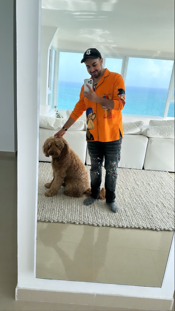 EvanLuthra's tweet photo. Say Hi to my new friend Davinder!👇🐕 https://t.co/YQYexnhL2P