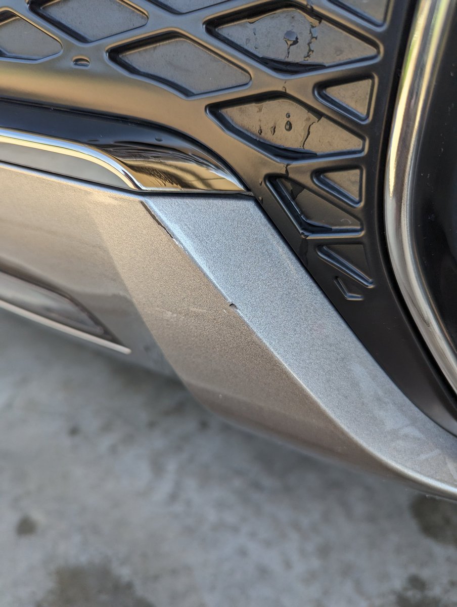 GraemeGB's tweet photo. @TulsaHyundai DO NOT service your vehicle here! My Genesis GV70 came back to me from service with this damage to the rear end. Called and left messages with service &amp; general manager for over a week now and they have not responded. @GenesisUSA https://t.co/IyvDWaBRuv