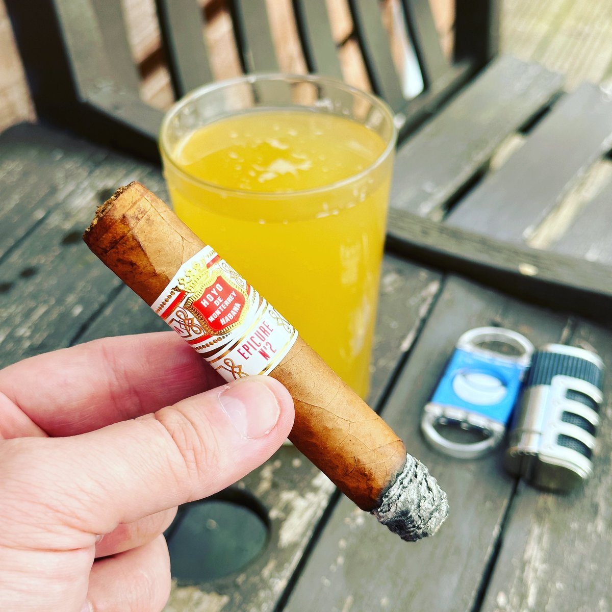 AXISPAW1's tweet photo. A rum cocktail and a Hoyo de Monterrey Epicure No. 2. Got a few years on it, this one and it's a belter!
@CASCbar
@CASCshop
https://t.co/qmrW7cEExW
#hed #barevolution #cascnation #casc #cascbar #cascshop #cigar #cigars #cigarpunk #cigaraficionado #stogie #soursandstogies https://t.co/j52R5zzEnp