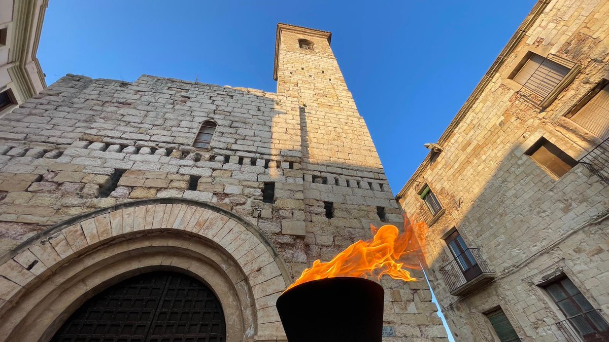 ERC_Montblanc's tweet photo. 🔥De Salses a Guardamar i de Fraga a Maó la flama del Canigó il·lumina aquesta nit els Països Catalans!

🎉Bona revetlla de Sant Joan a totes i tots! https://t.co/GLxk4tlsaw