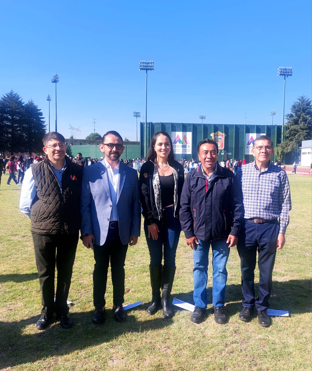 El día de ayer, el Lic. Héctor Efrén Villicaña Moctezuma, Director de BT, asistió a la Olimpiada Deportiva Estatal de EMS, que se llevo a cabo en la Ciudad Deportiva Edoméx. 

¡Felicidades a todas nuestras y nuestros participantes! 
#OrgulloDBT 👏⚽️🏀🏐🎉