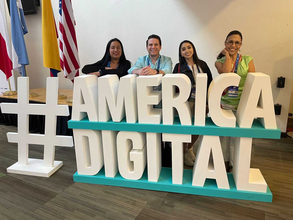 Multiplica tweet media