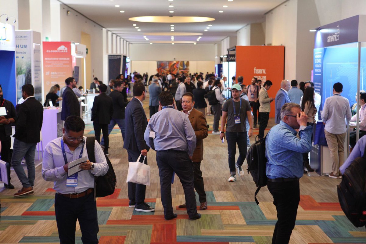 Multiplica tweet media