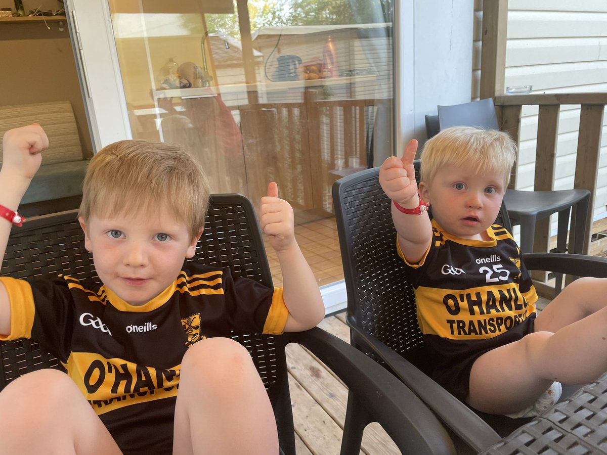 Best of luck boys in tonight’s hurling final 🟡⚫️🟡⚫️ Can’t wait for updates 😬💪🤞🙏 Come on Clyda