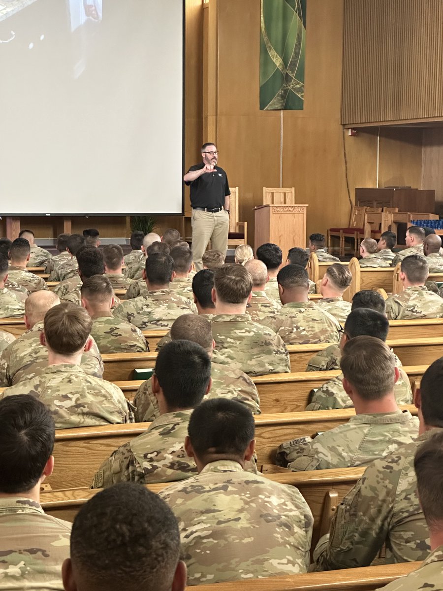 WarriorCallDay's tweet photo. The #WarriorCall team visited Fort Wainwright, Alaska @PAOFWA this week to talk about connectivity among fellow service members.
By encouraging honest dialogue, we can identify those who are struggling and connect them to available resources and services. #BuddyChecks https://t.co/js2qqz1eTK
