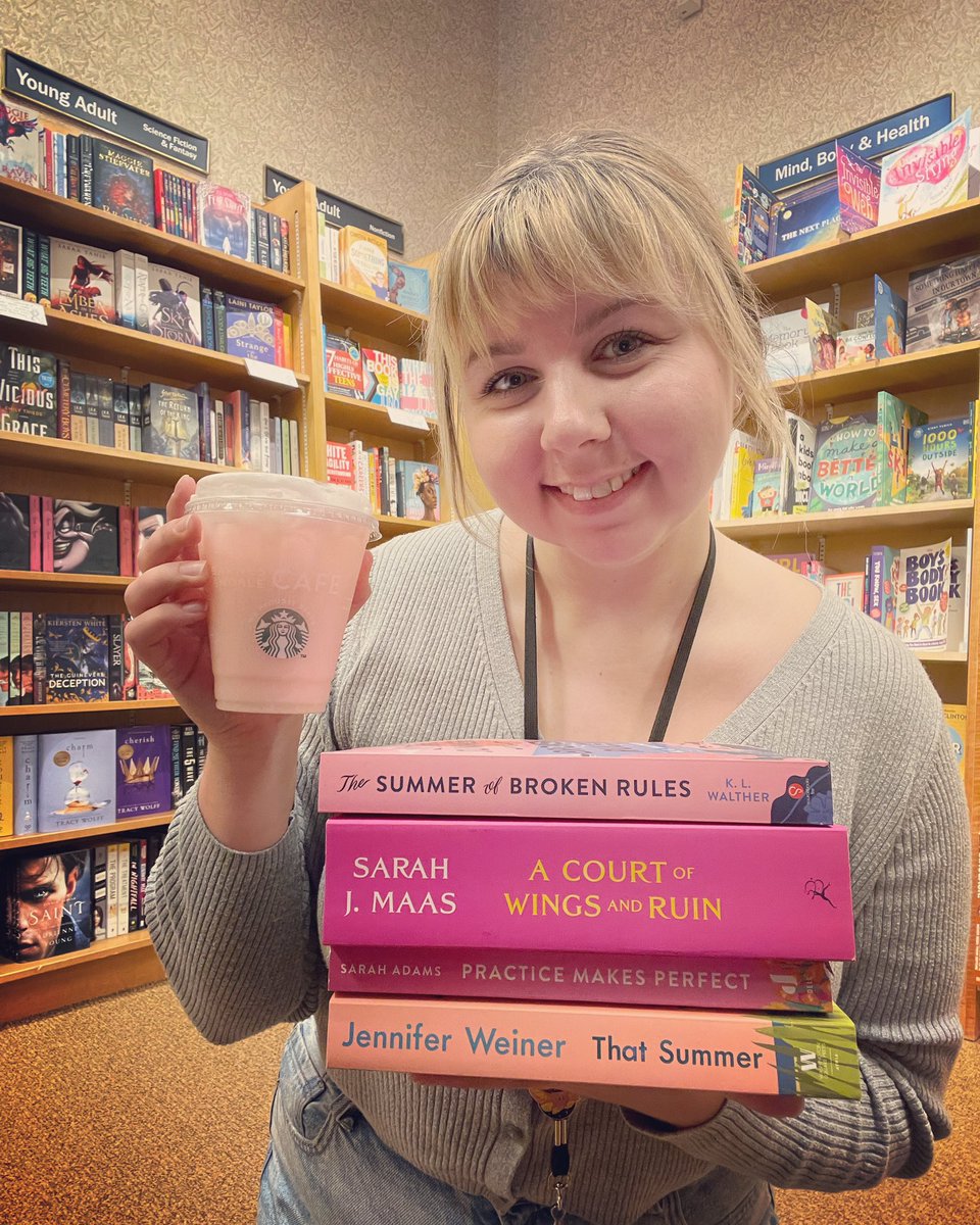 💞Happy National Pink Day💞 We have pink books and pink drinks. What more could you ask for? #bnfarmingtonct #barnesandnoble #bnbuzz #nationalpinkday #bncafe