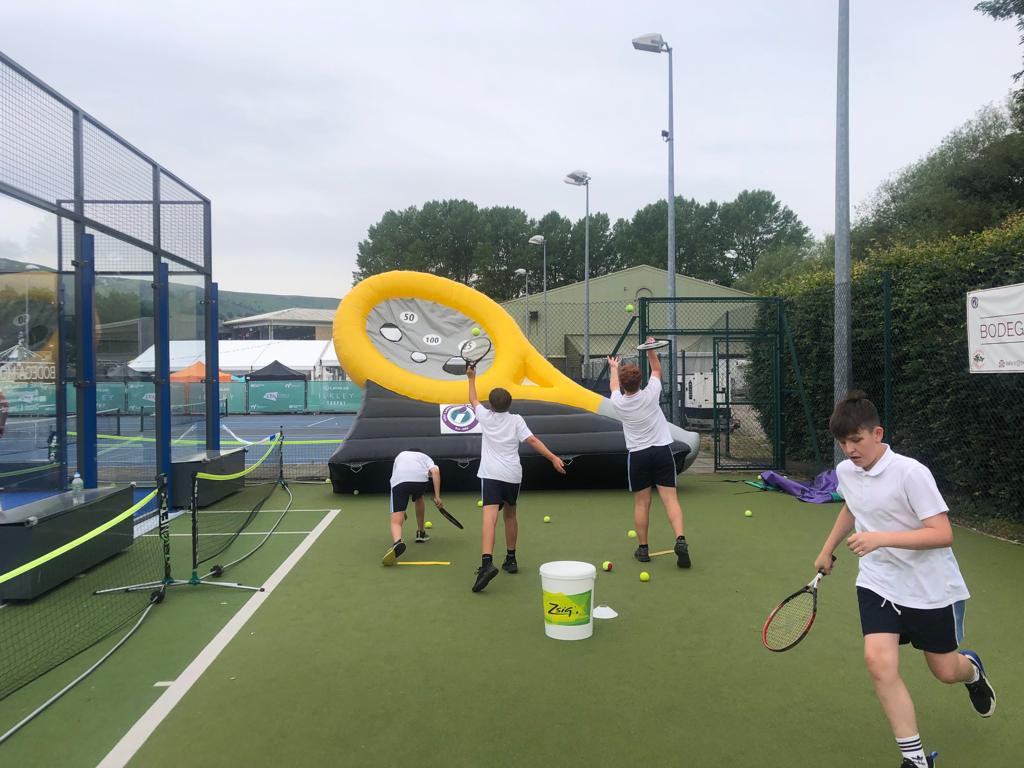 TitusSaltSport's tweet photo. 30 of our pupils went to watch The Ilkley Trophy today and also took part in some coaching sessions! Look how much fun they had! 🎾👏🏻🏆 https://t.co/qY4DJQb1dI