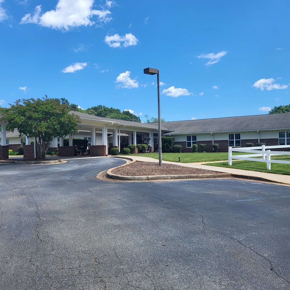 CassyElectric's tweet photo. Did somebody say pole-lighting?! 💡

#cassyelectric #youhirewewire #polelighting #parkinglot #electricians #familybusiness #womenowned #greenvillesc #southcarolina #minorityowned https://t.co/W96TYiRGux