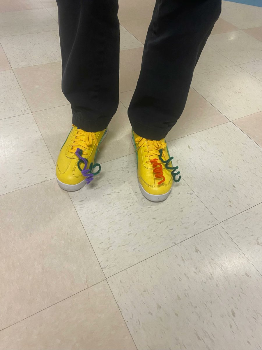 UnionVt's tweet image. More gems from Union Street’s last spirit week. #wackyshoes