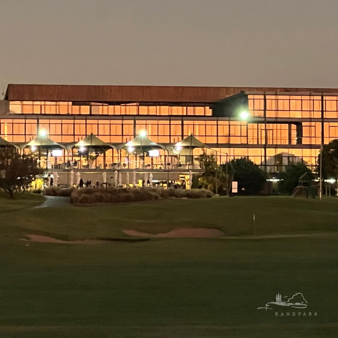 RandparkGolf's tweet image. Experience the perfect end to a productive week with the serene beauty of Randpark Clubhouse reflecting the sunset - Happy Weekend!

#RandparkClub #TheGoodLife #SunsetReflection #WeekendVibes

📷 Credit: Richard Fulton