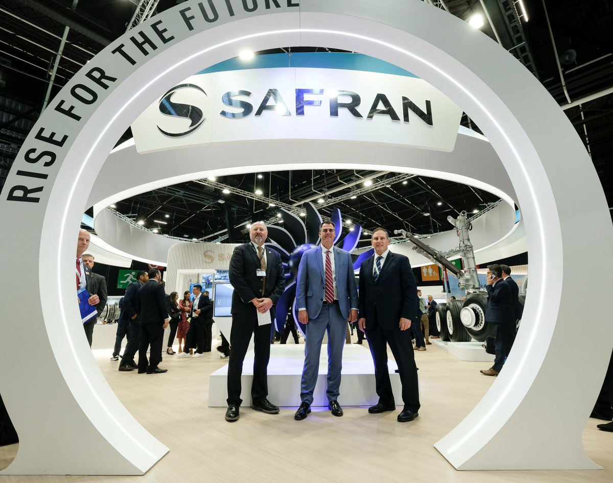 SafranUSA's tweet photo. .@GovStitt from Oklahoma made a stop at the @Safran booth at the #ParisAirShow this week. In Oklahoma, @SafranAeroBoost company #SafranTestCells has a team in collaborating on a jet-engine test cell revitalization project. https://t.co/0elCnB8tIk