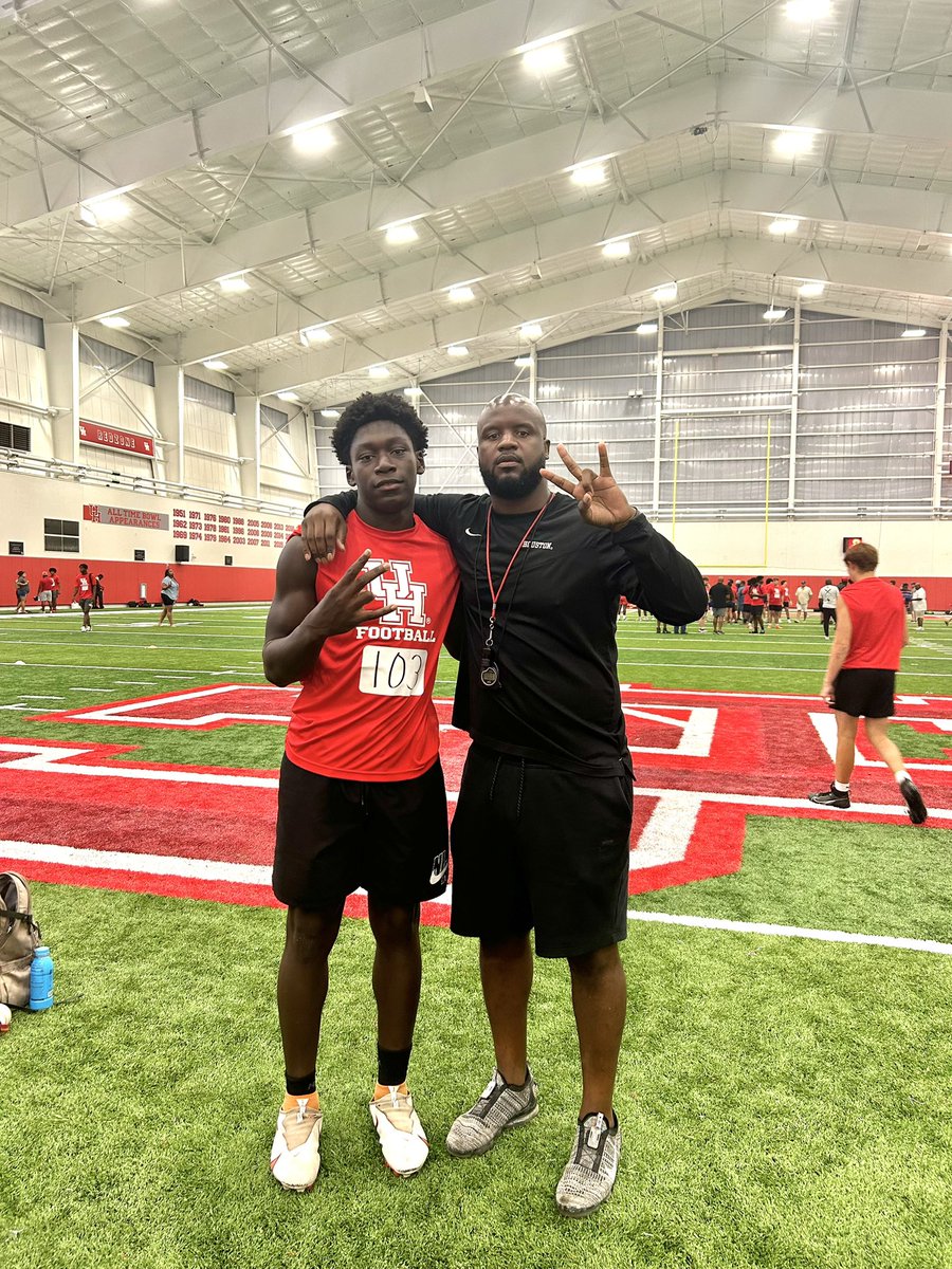 Had a great camp at Houston with the LB’s @coacharchiemac @CoachEllerbrock @coach_weaver_ @CoachJensen3 @rashadbobino44