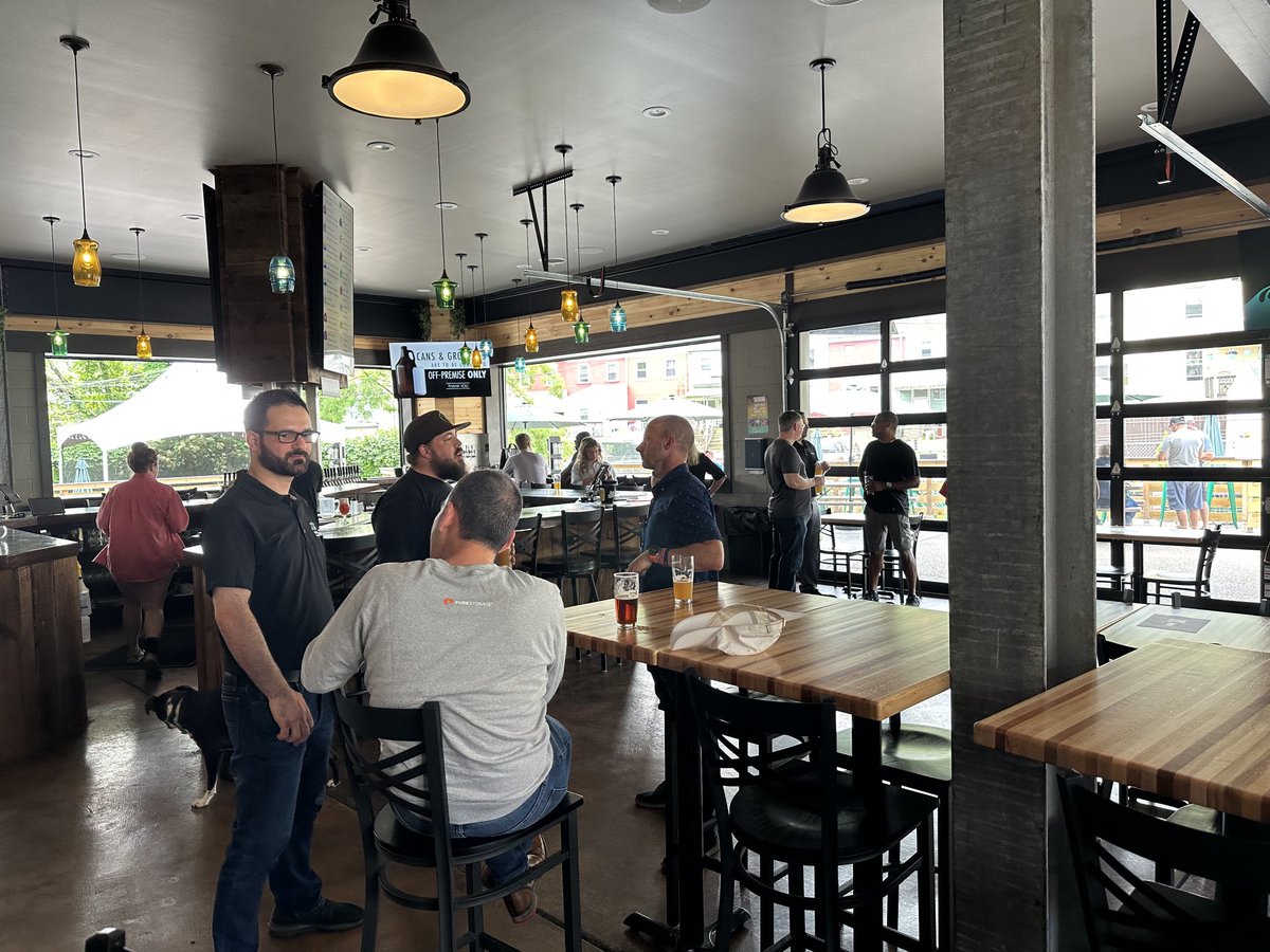 DoctorSquat's tweet photo. @PGHVMUG  @vbrisket event is underway.  ⁦@MyVMUG⁩ ⁦@vExpert⁩ ⁦@rubrikInc⁩ ⁦@Expedient⁩ ⁦@PureStorage⁩ https://t.co/d2acm28Zsv