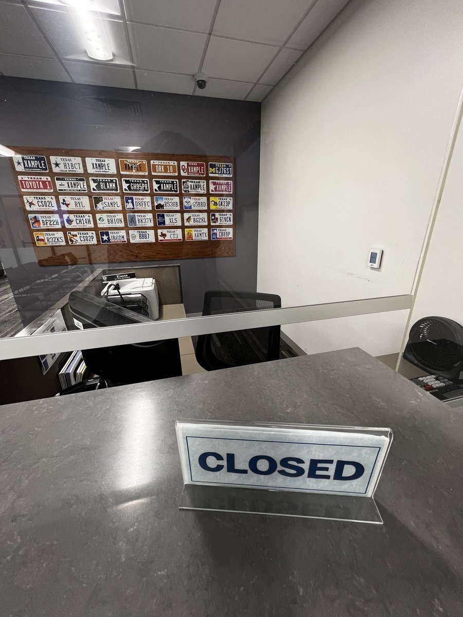 NEFTYVISON's tweet photo. Texas DMV offices closed due to a  statewide system computer outage
@NBCDFW @AlannaNBC5 @marthaminjarez  @Telemundo39 @TxDMV 
https://t.co/wzEWpMvRiA https://t.co/hXTgLuJp0c