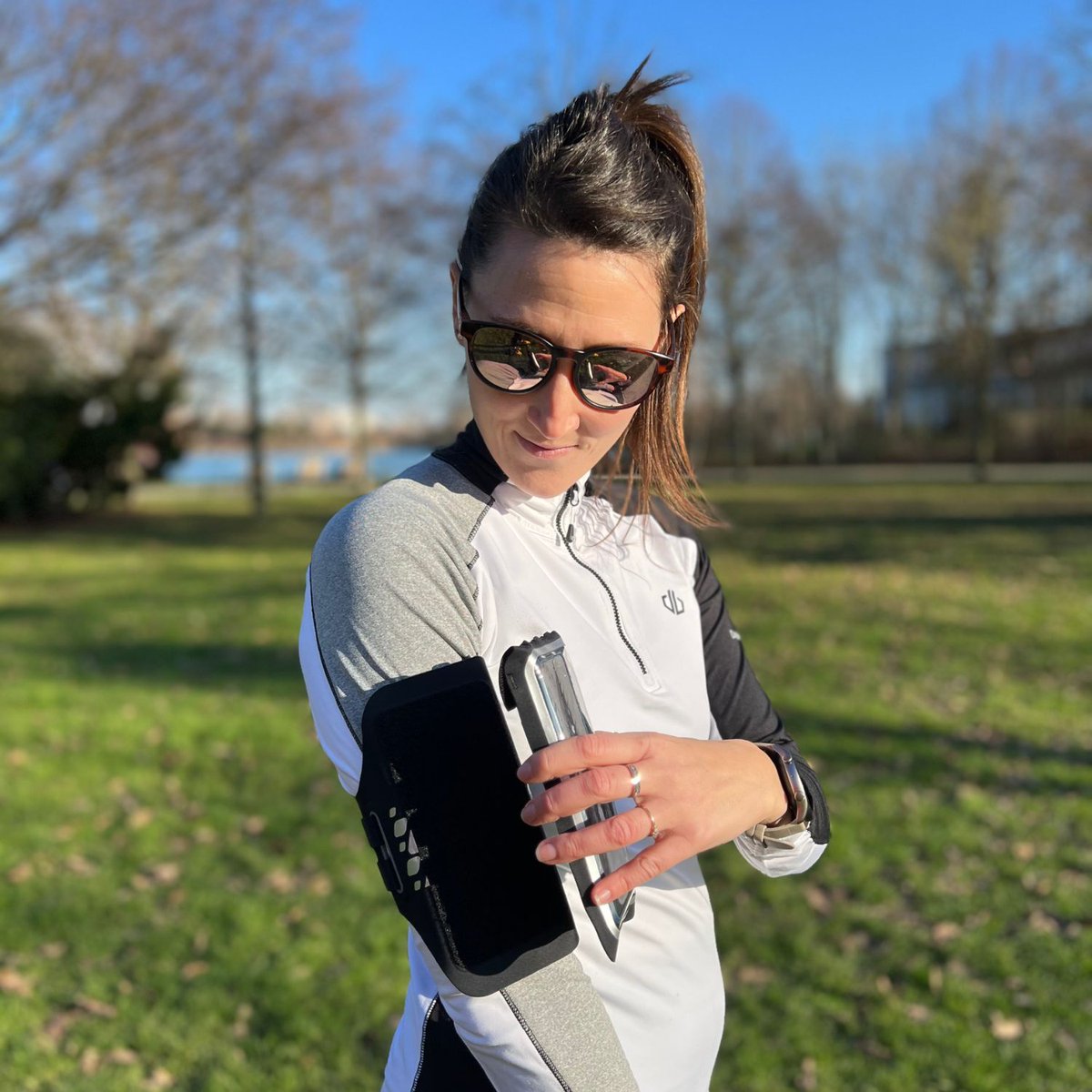 wantalis's tweet photo. > Confort : fabriqué à base d’élasthanne haute qualité sans couture ce brassard est fin et agréable à porter.

> Tactile : sa façade tactile anti-rayures est compatible avec tous les écrans.

Découvrez notre brassard de running DETACHABLE ☀️

#wantalis #running #course… https://t.co/whi3GLFYg1