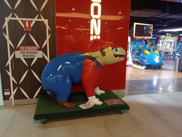 Dexerto's tweet photo. This is the most insane Mario statue https://t.co/fjuU63UJXi