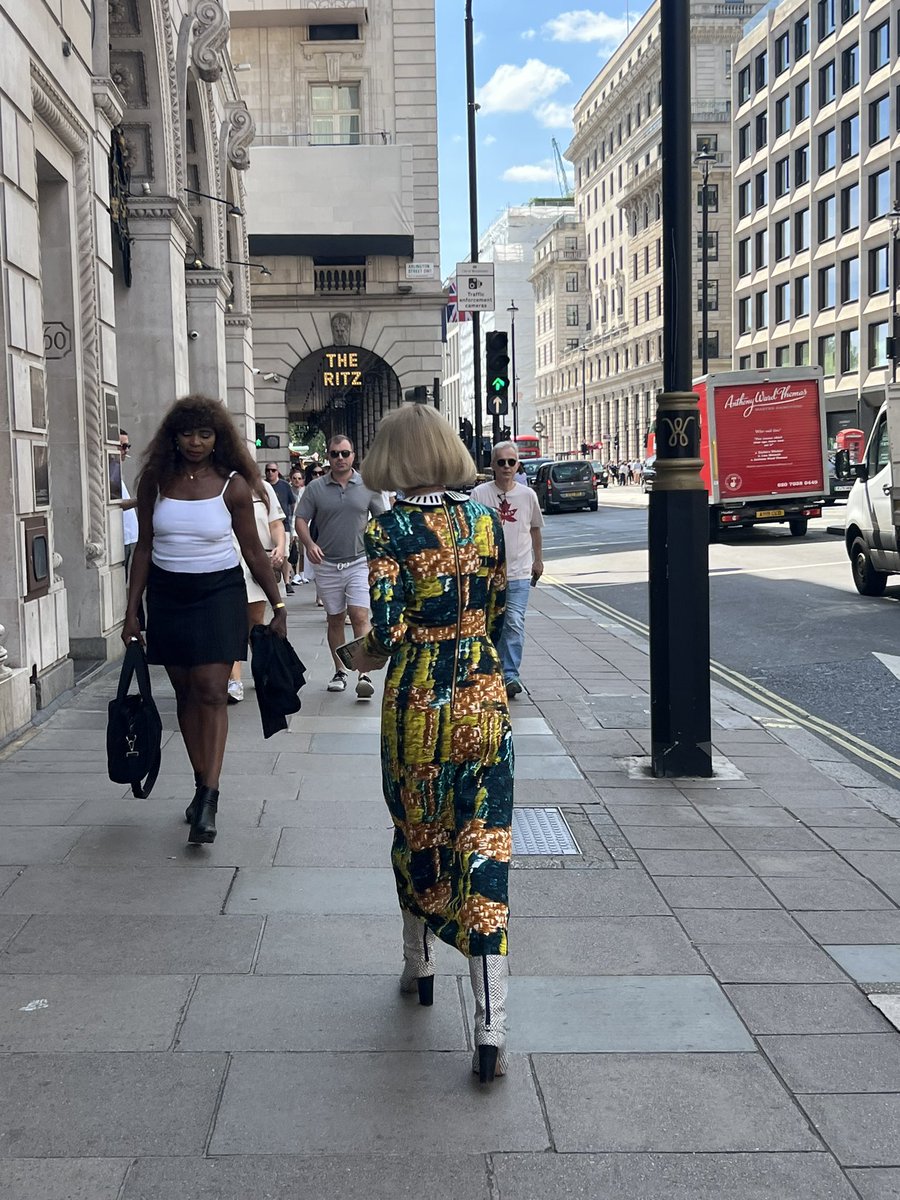 Anna Wintour.. of course nowhere else but The Ritz #london #AnnaWintour #TheRitz