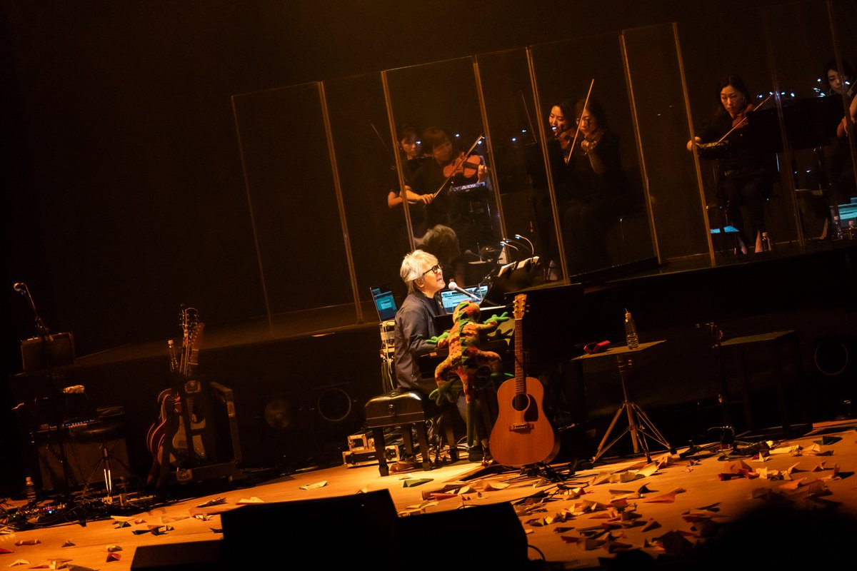 36ebony52ivory's tweet photo. 先日の「The Chronicle」より。
大御所ゲスト様のおさしんはおいそれと使えないのでw
なんか、澤近もガナってますね。 https://t.co/JlgHZdGT5z