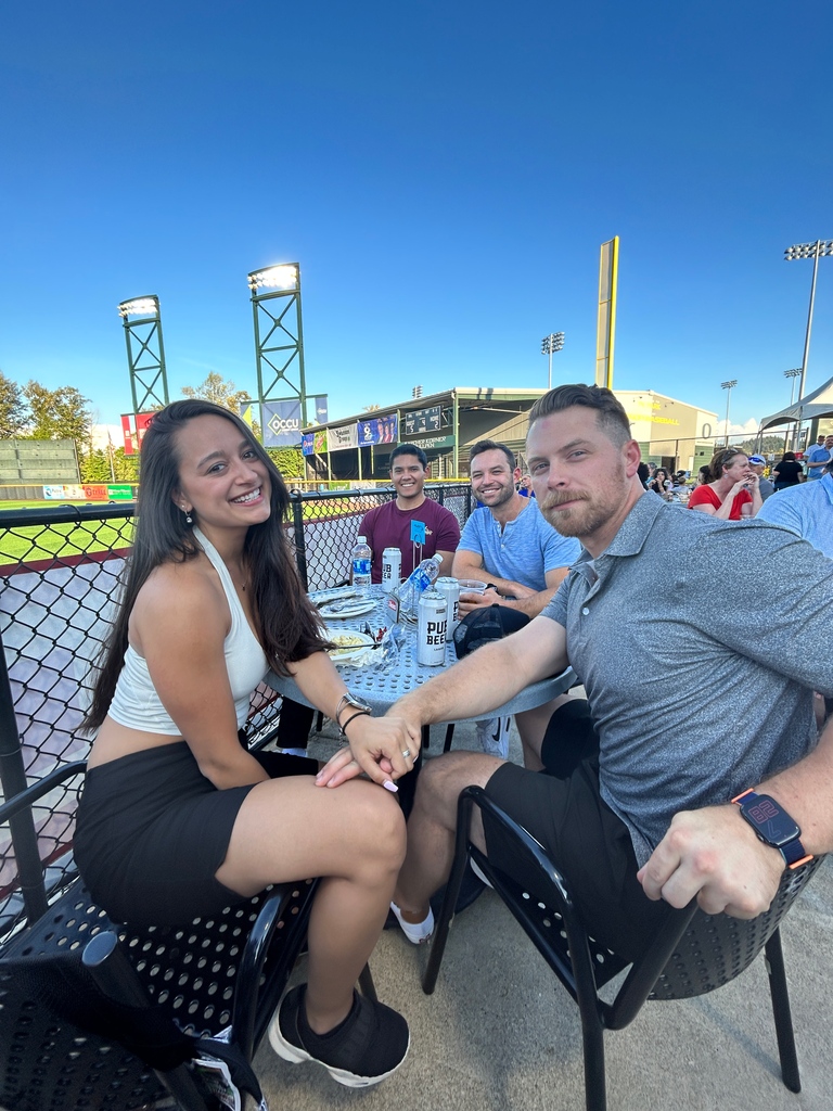 FleetNurse's tweet photo. Swinging into fun times with the FleetNurse team! ⚾️🌟 We continue to celebrate our amazing team and all the hard work they do. 🤗 
#FleetNurse #BaseballFun
#teamwork https://t.co/kJ068elydN