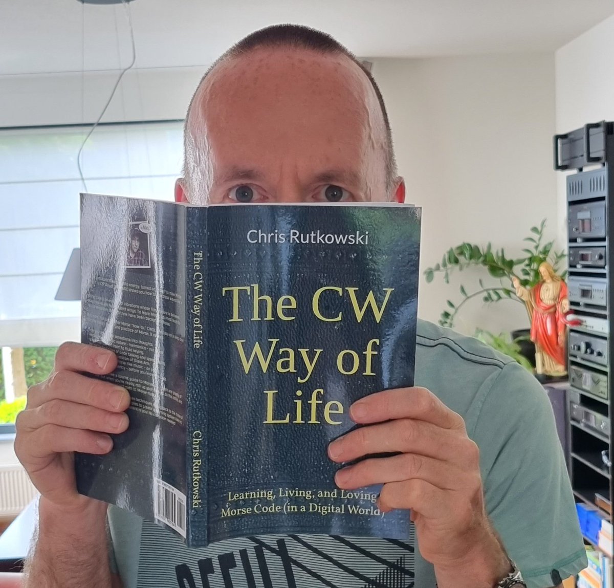 This book just received.
Let's read !

#hamradio #hamr #AmateurRadio #radioamateur #radio #book #CW #morse #CWFOREVER 
#Reading #readingforpleasure