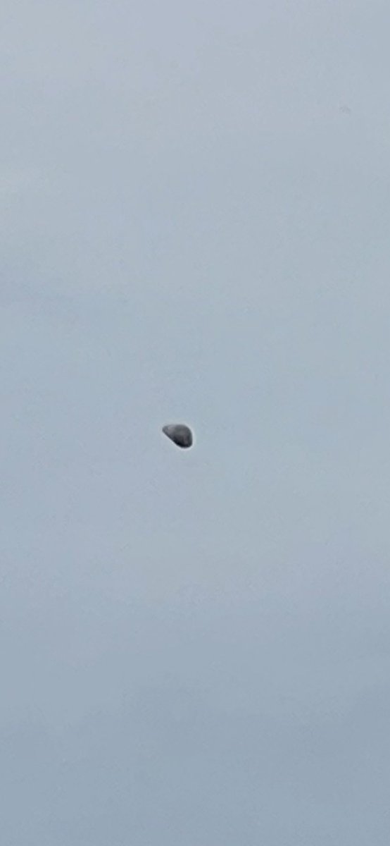 AmberLyn3's tweet photo. What’s happening? This! This is what’s happening. Taken on June 10th at 5:20pm. Northwest side of #DesMoines #UFO #ufosighting #whatthehellisthis https://t.co/iksmj9mJof