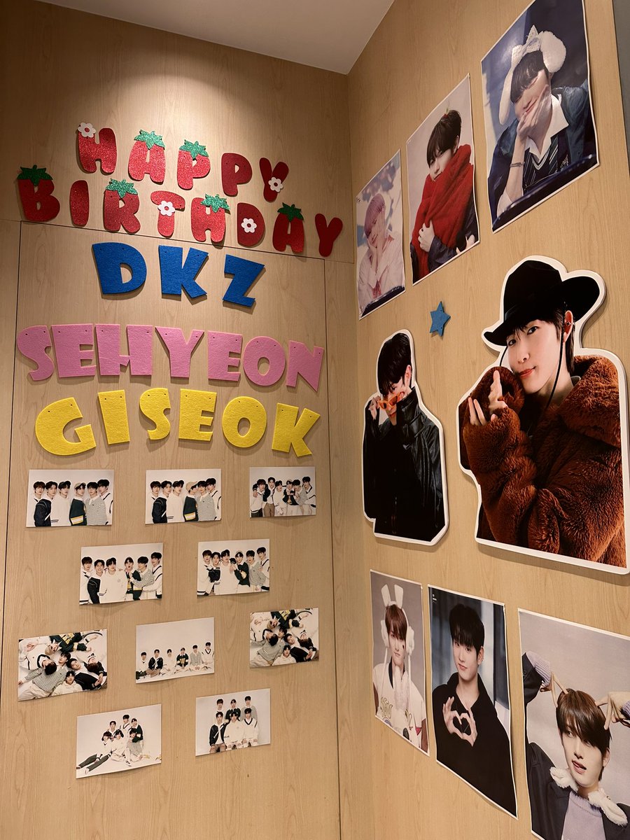 StarryHaruu's tweet photo. 홍콩에서도 세현이와 기석이의 생일응원이 준비했어요☺️ 

@040624giseok @rabbitdiary0625 사진을 사용할 수 있게 주셔서 다시 한번 너무 감사합니다❤️

#응애기석이_스무살됐어여
#세현아_생일_많이받아요_축하
#HAPPY_GISEOK_DAY
#HAPPY_SEHYEON_DAY https://t.co/SEMn2mF0n8