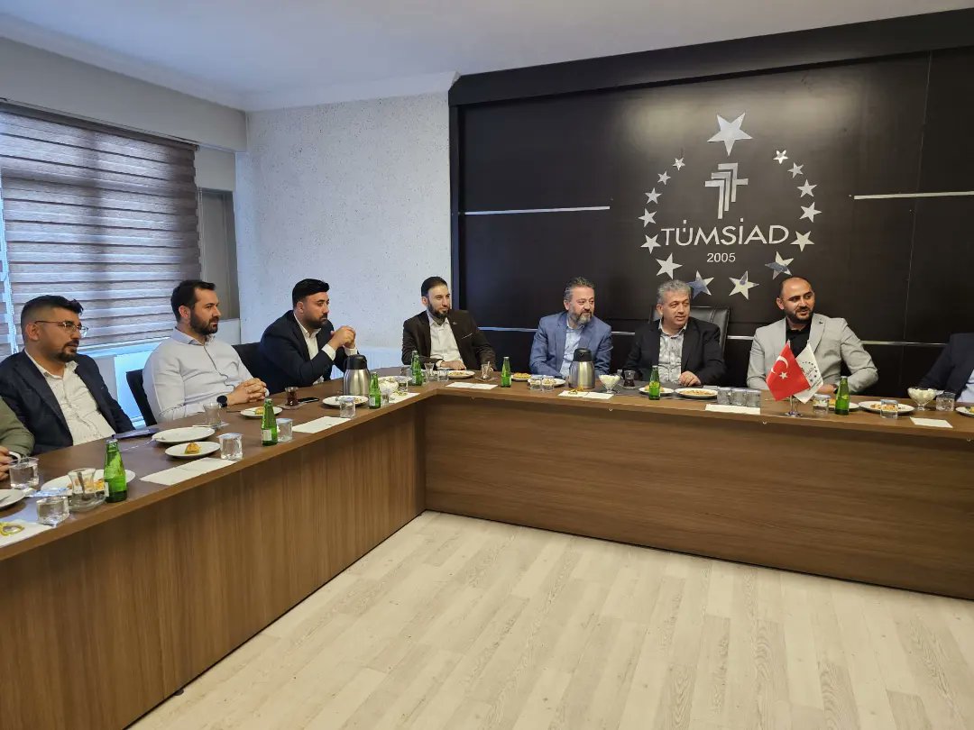 tumsiadkayseri's tweet photo. TÜMSİAD Kayseri Koordinatör Şube Başkanımız Sayın Osman ATICI ve Yönetim Kurulu Üyelerimiz, Ak Parti Kayseri Milletvekilimiz Sayın Bayar ÖZSOY beyefendileri ve Ak Parti Kocasinan İlçe Başkanı Sayın Selçuk MELEKOĞLU ile Yönetim Kurulunu Tümsiad Şubemizde ağırladılar. https://t.co/70gWI1JHYh