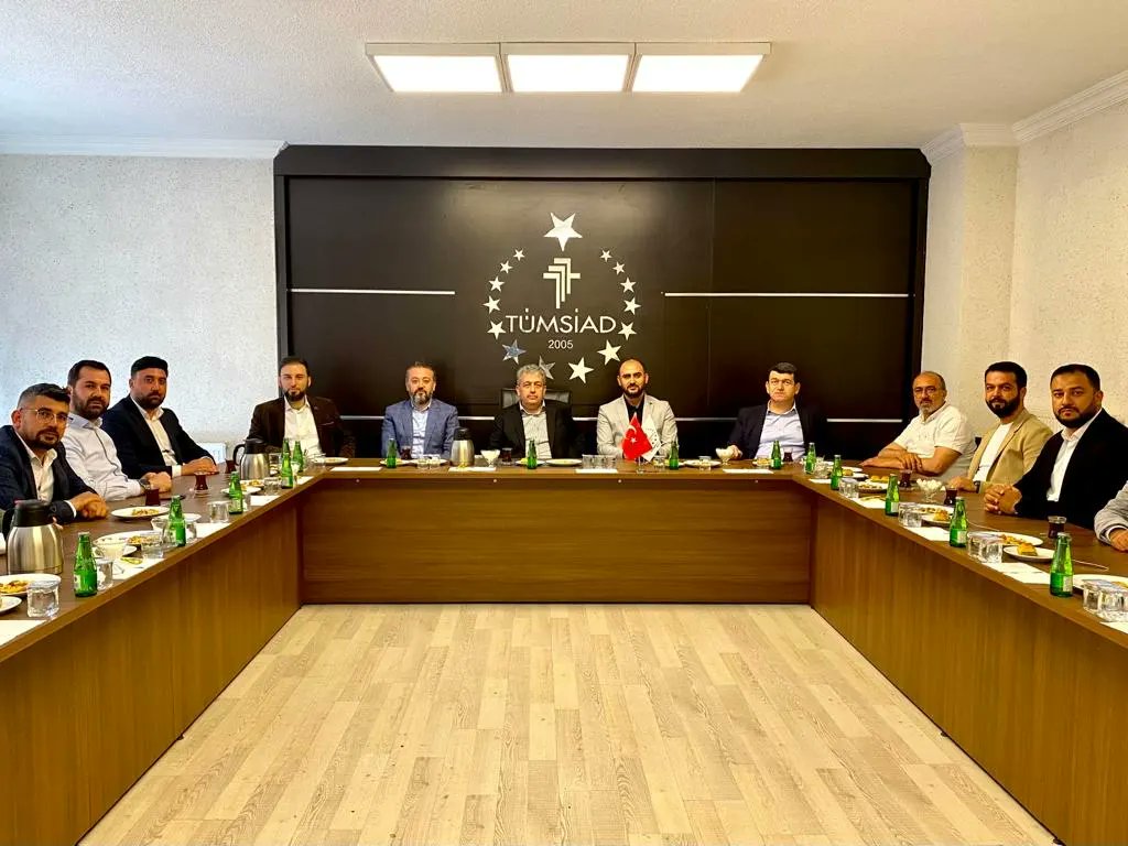 tumsiadkayseri's tweet photo. TÜMSİAD Kayseri Koordinatör Şube Başkanımız Sayın Osman ATICI ve Yönetim Kurulu Üyelerimiz, Ak Parti Kayseri Milletvekilimiz Sayın Bayar ÖZSOY beyefendileri ve Ak Parti Kocasinan İlçe Başkanı Sayın Selçuk MELEKOĞLU ile Yönetim Kurulunu Tümsiad Şubemizde ağırladılar. https://t.co/70gWI1JHYh