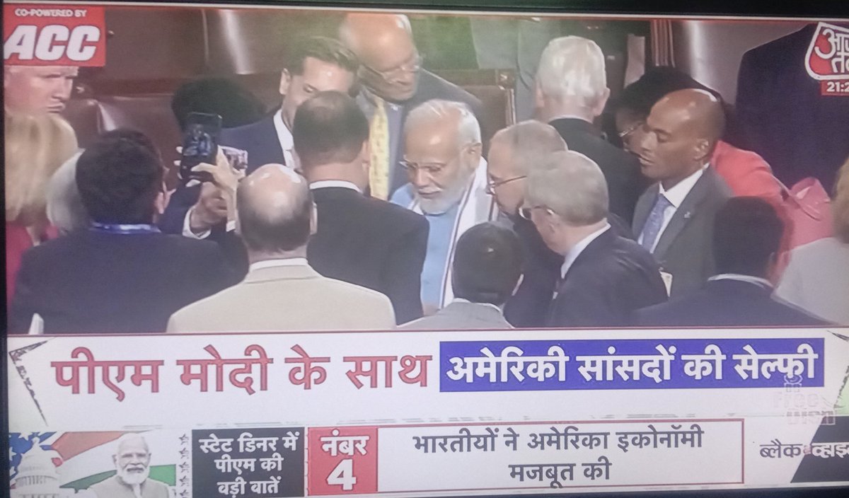 hindustanidimag's tweet photo. #AmericaFirst 
#AmericaMeinBossModi 
#Indian 
@ArvindKejriwal 
@narendramodi 
Someone was telling...Modi ji is illeterat....so count the STANDING OVATION in White House..
Some one is taking Autograph...
And Ha..must see today's News Headlines of New York Times..
He is modi.. https://t.co/pJ6manCYWA